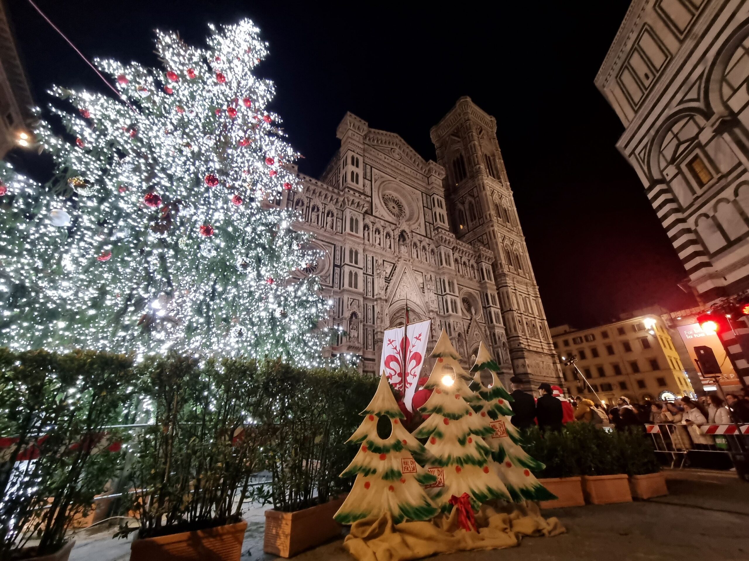La Val di Fassa decora Firenze per Natale: dalle Dolomiti, l'albero di