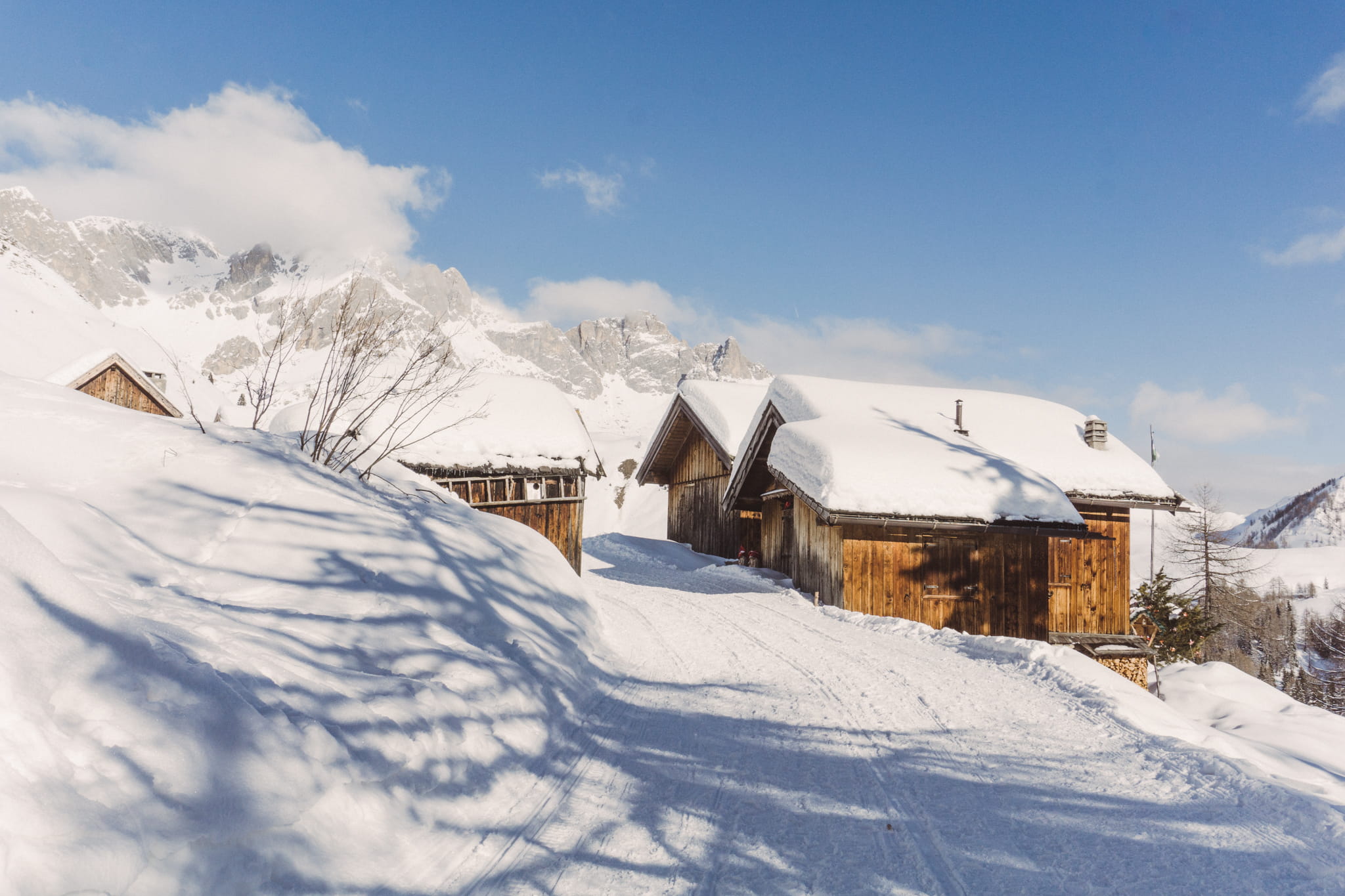 Gita Al Rifugio Fuciade In Inverno A Piedi In Carrozza In Motoslitta