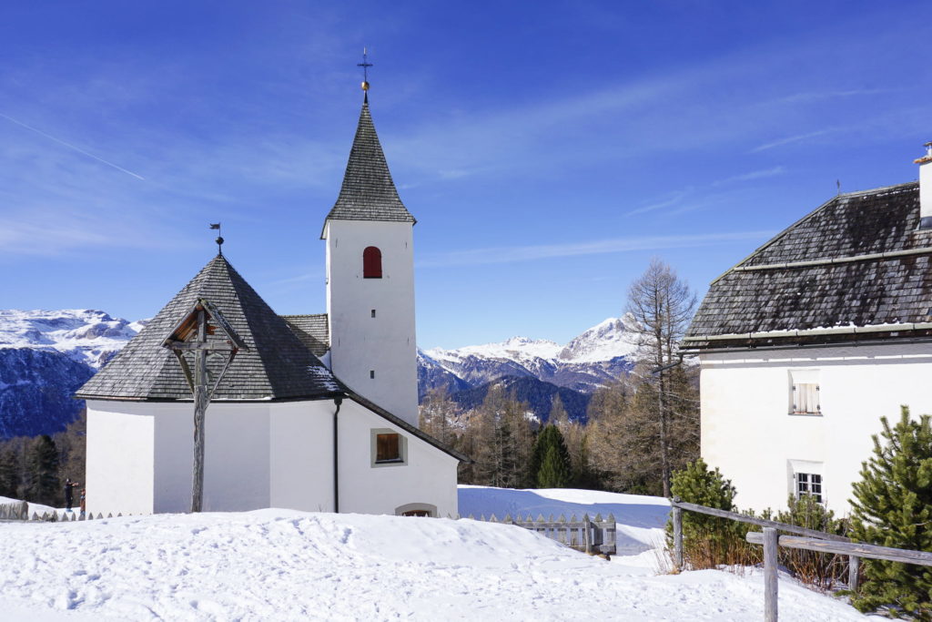 Santuario Santa Croce in Alta Badia - foto Dolomiti Review