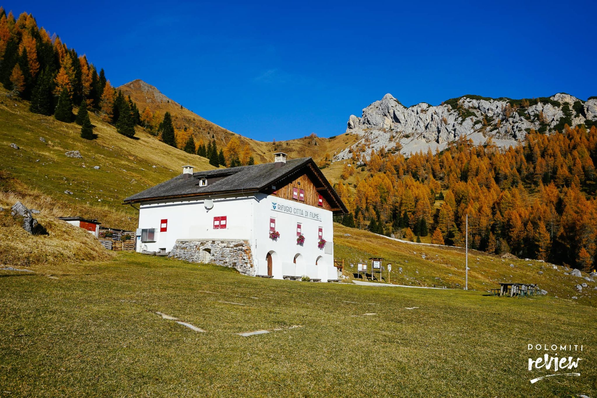 Rifugio Città di Fiume, escursione facile ai piedi del Pelmo Dolomiti