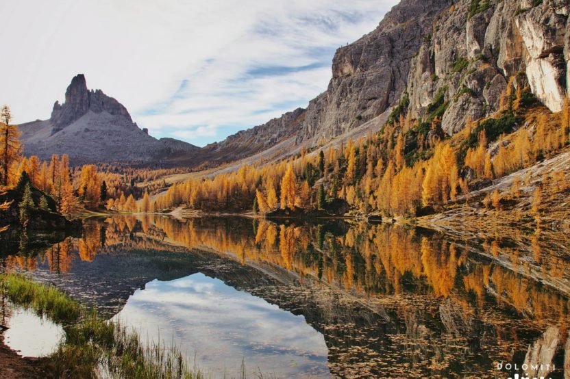 Lago Federa in autunno Croda da Lago Cortina