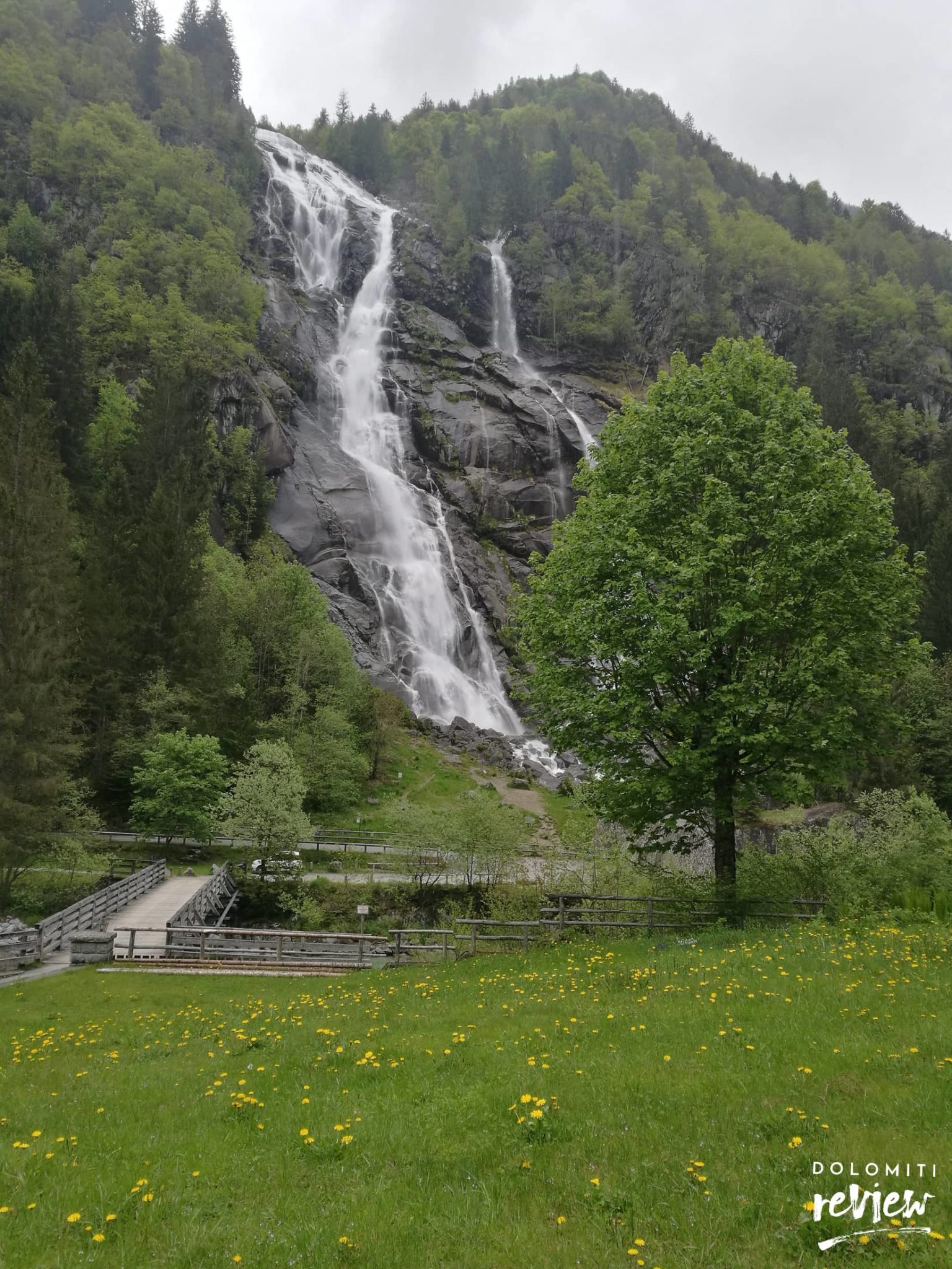 Cascate Nardis viste dal parcheggio