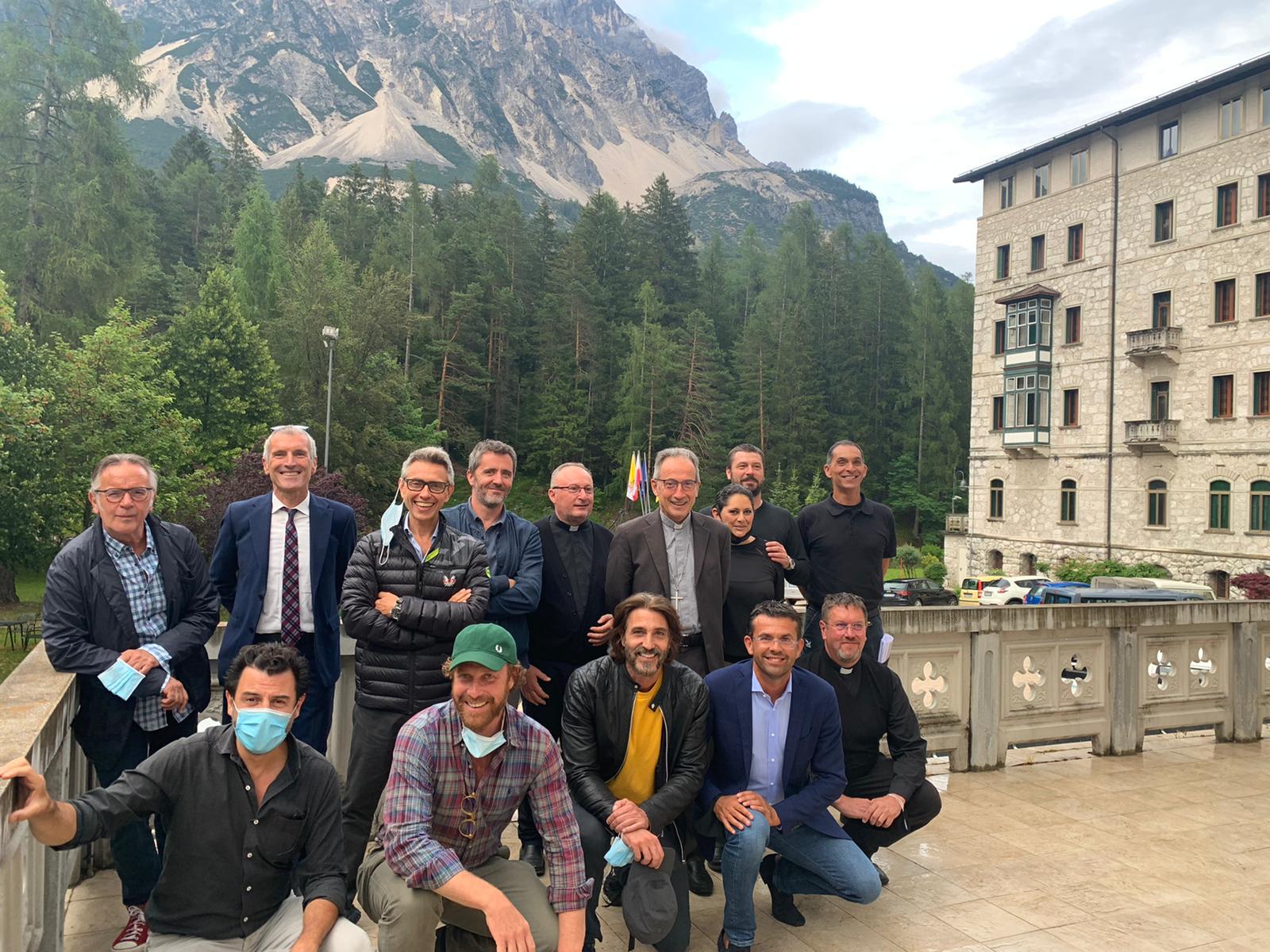 Troupe di Un Passo dal Cielo in Cadore con le autorità della Provincia di Belluno