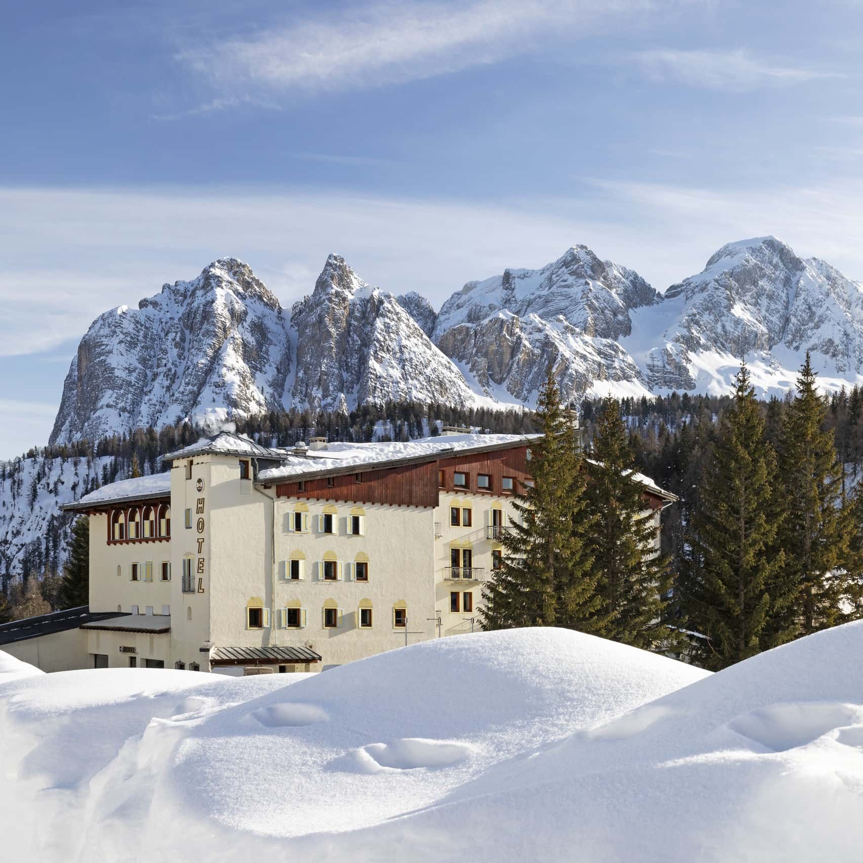 Novità a Cortina: aperto il nuovo hotel sul Passo Tre Croci