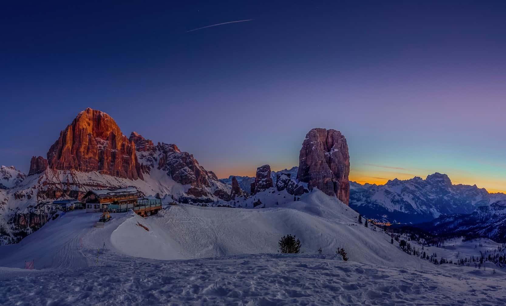 Cinque Torri e Tofana di Rozes all'alba - foto Massimo Matera