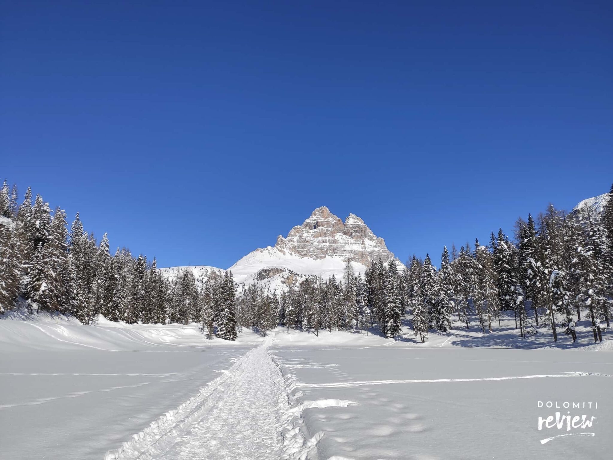 Tre Cime di Lavaredo in inverno, dal Lago di Antorno